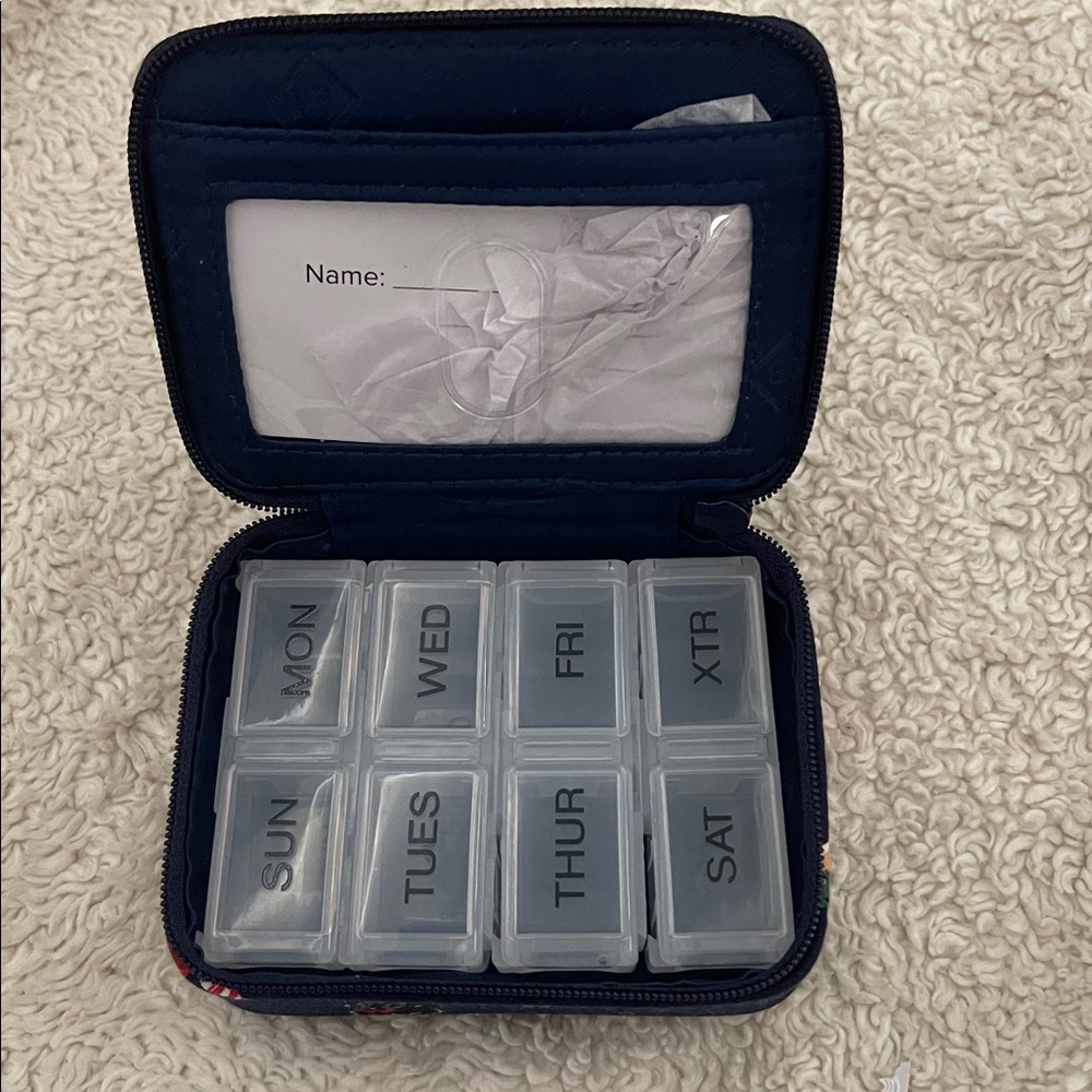 NWT Vera Bradley “Snow Globe Motifs” Full Zip Travel Pill Case Organizer